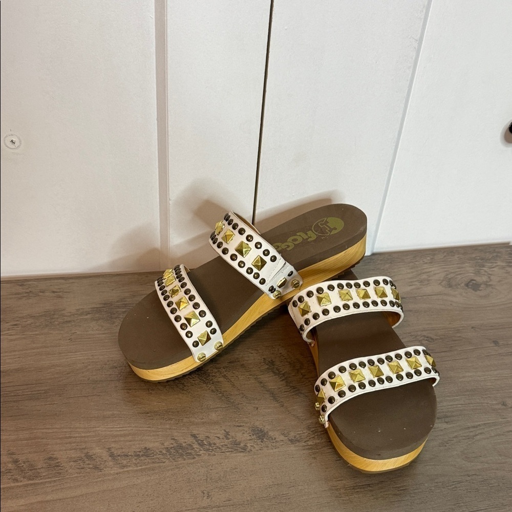 Flogg Women's White & Tan Studded Sandals - Flip flop Clogs - Leather upper -8.5